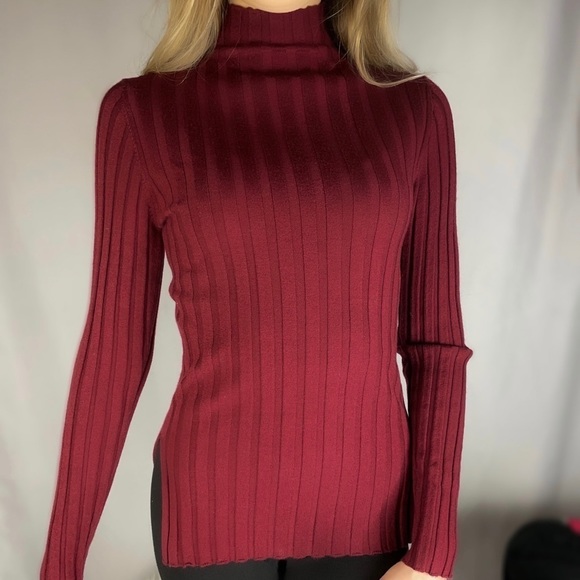 𝅺✨NEW✨ Soft Burgundy Sweater - Picture 1 of 3